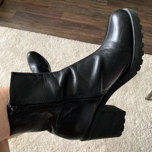 Vegabond Black Leather Heeled Boots